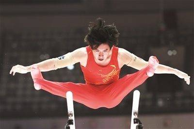 日下午, 在双杠