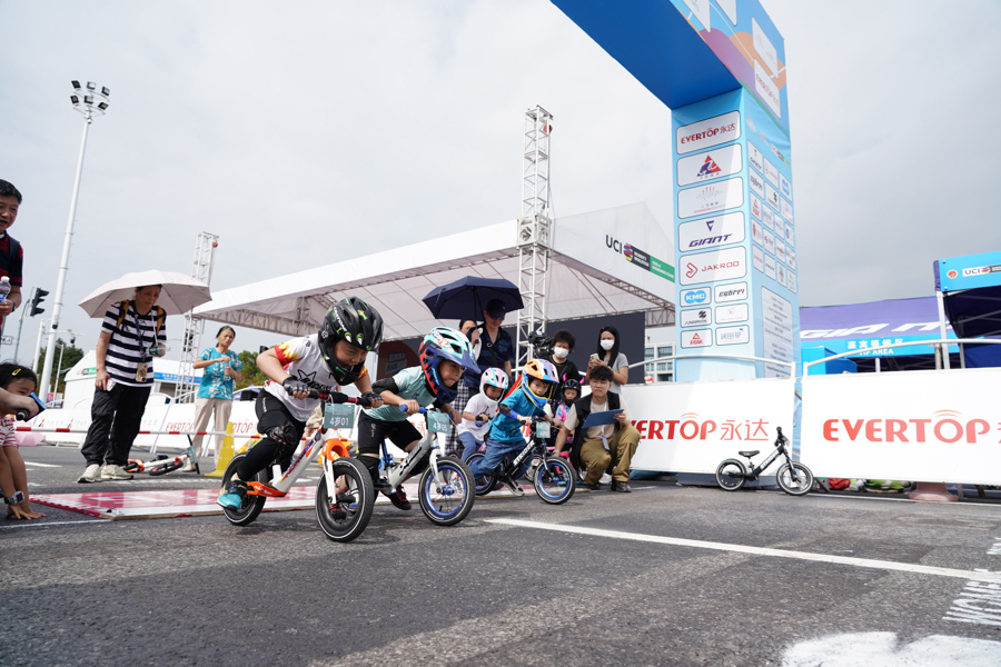 om, 年长三角公 om, 年长三角公